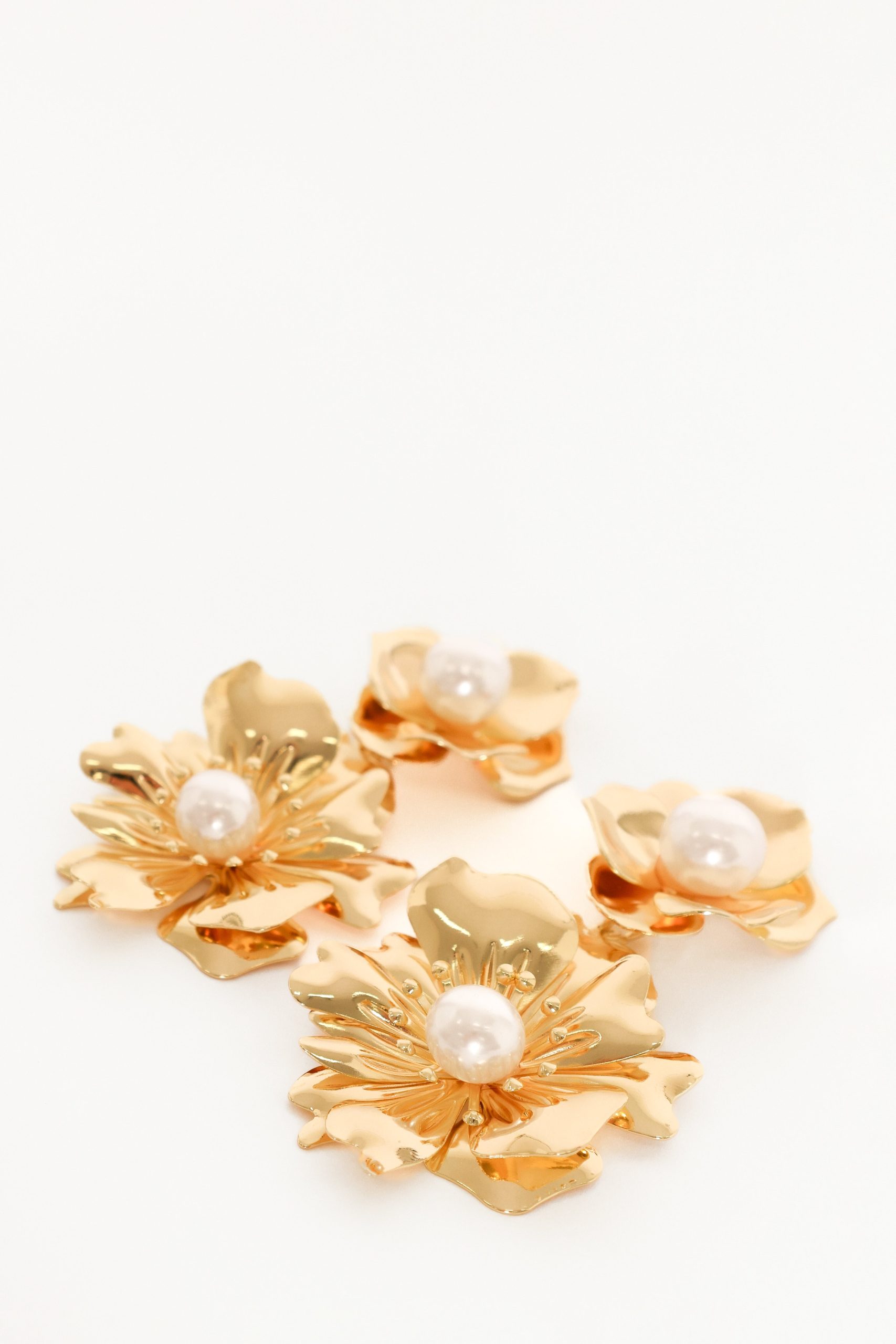 Lilou Flower Pearl Earrings - Gold - Image 2