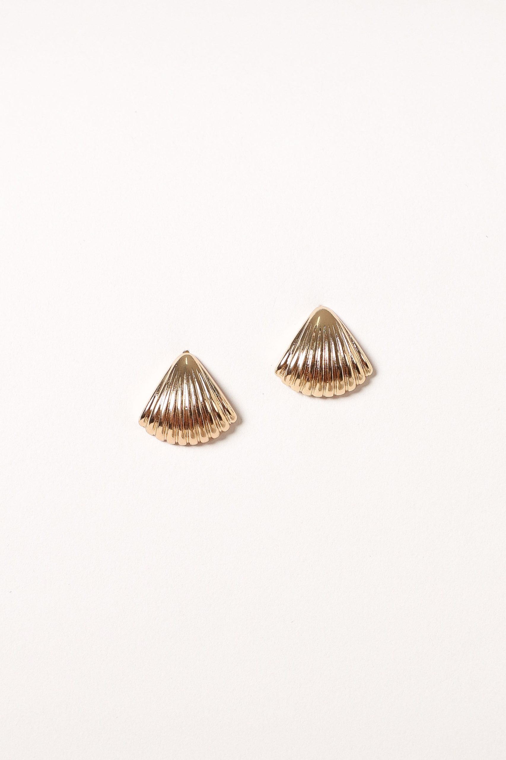 Shell Shaped Earrings - Gold - Image 2
