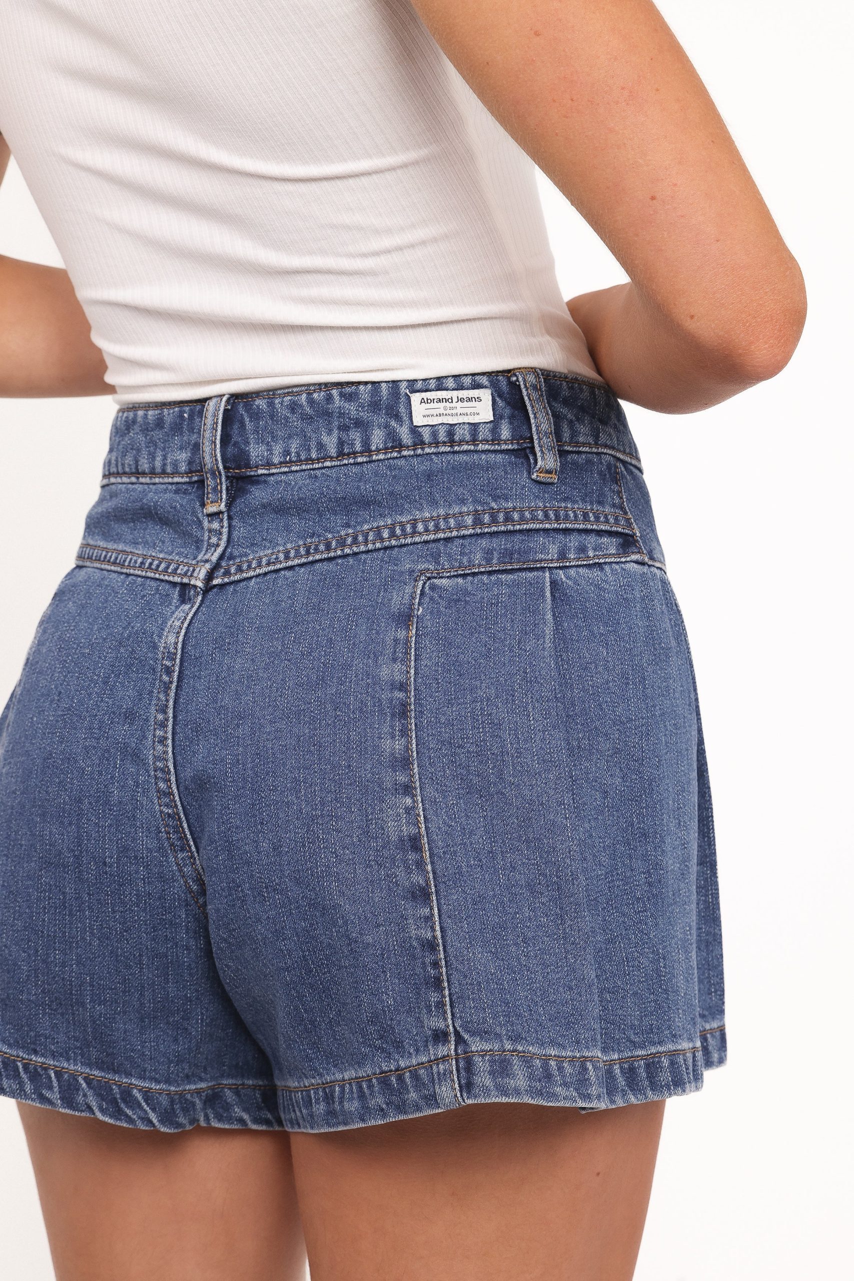 Abrand 94 Pleated Short - Bella - Image 5