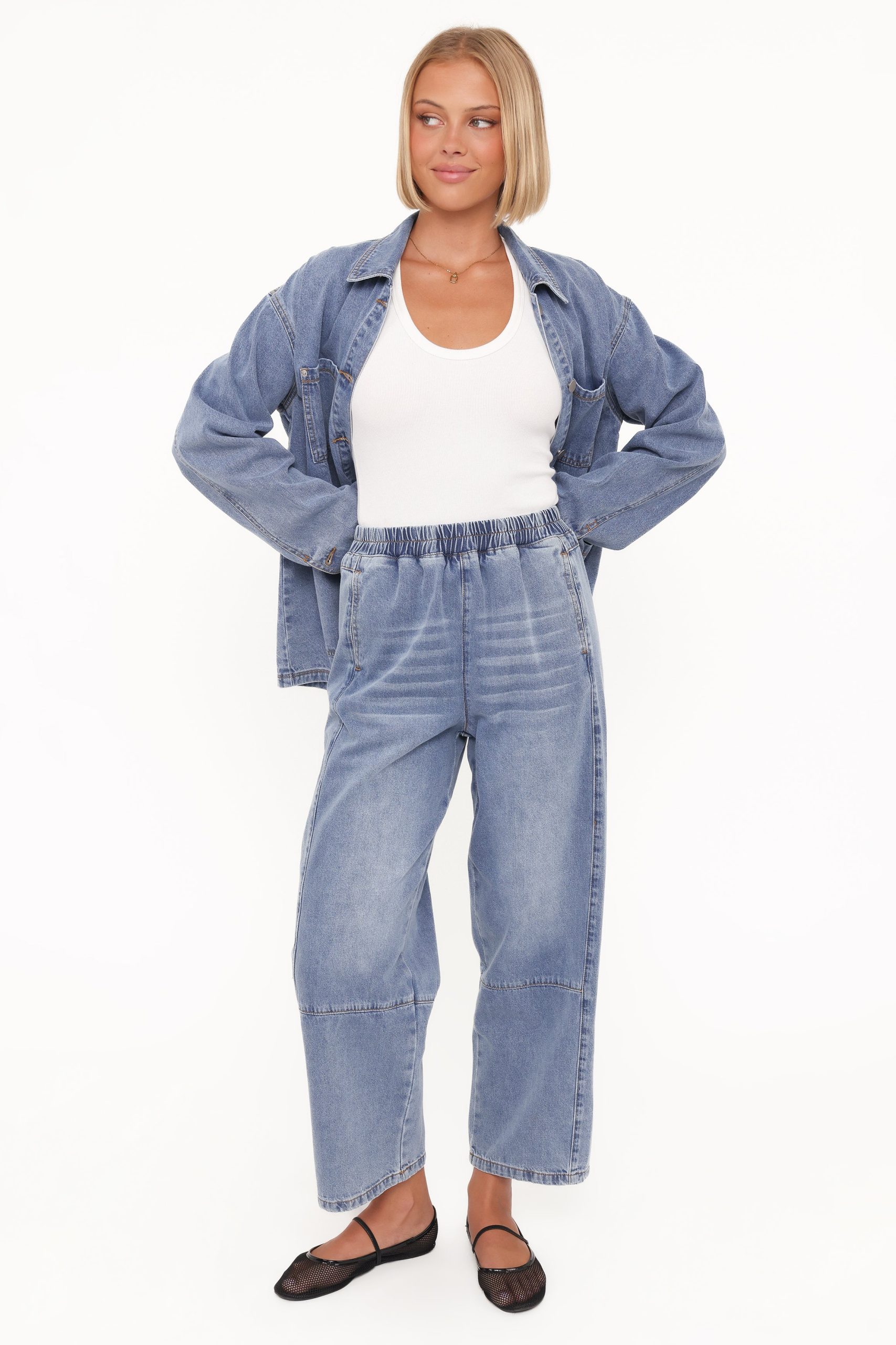 Sophie Cropped Barrel Jean - Medium Wash - Image 4