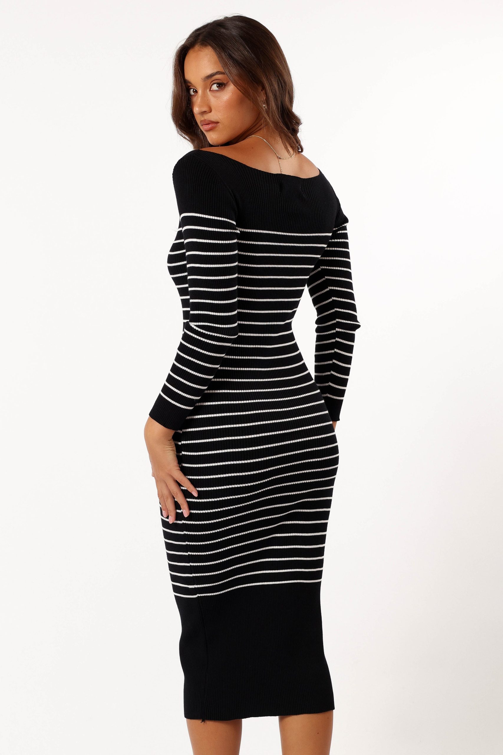 Baxtor Off the Shoulder Midi Dress - White/Black - Image 5