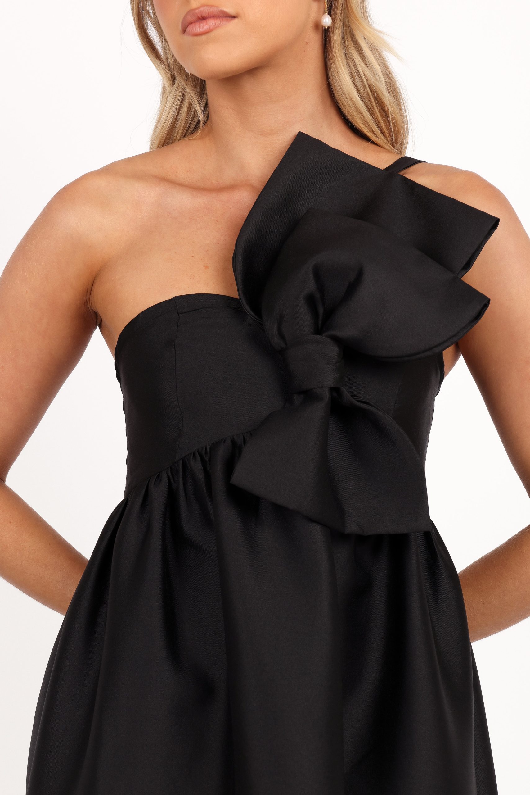 Betina Bow Front Maxi Dress - Black - Image 4