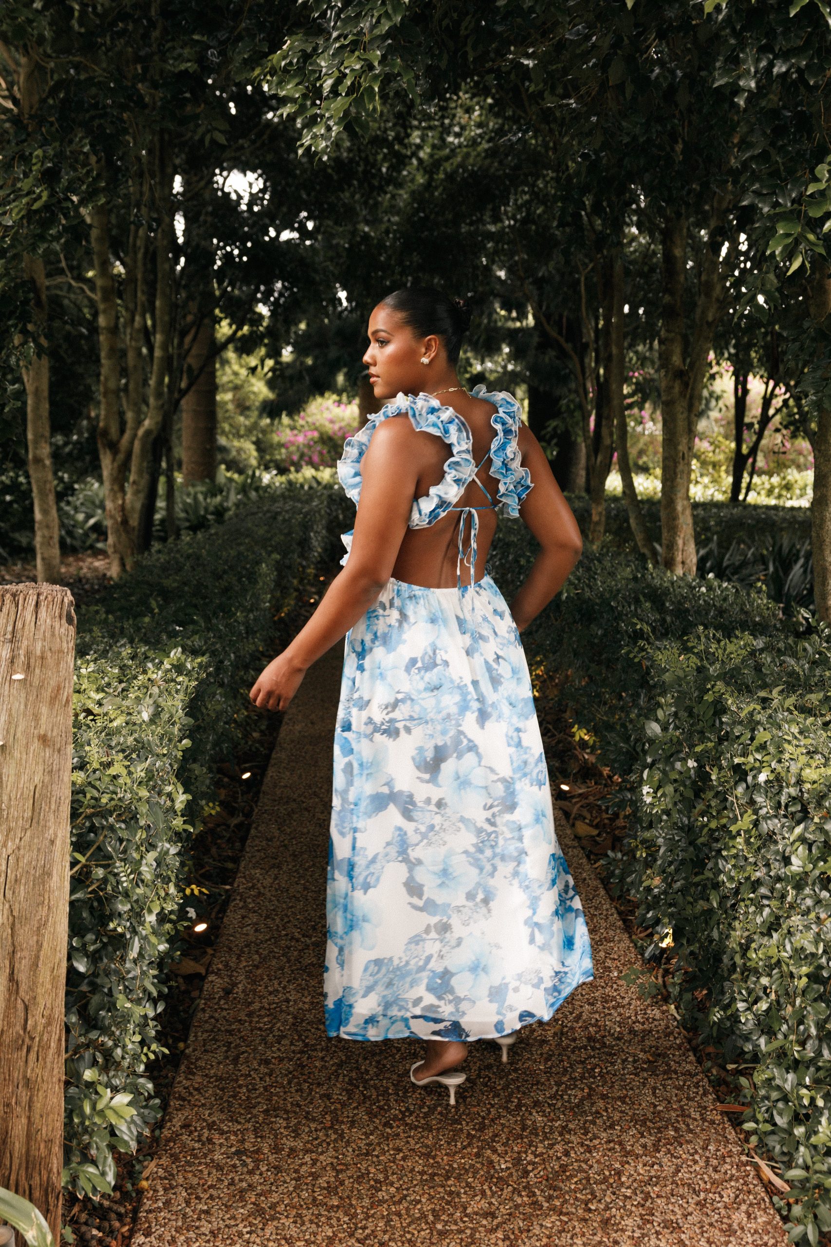 Lucah Frill Shoulder Maxi Dress - Blue White Floral - Image 3