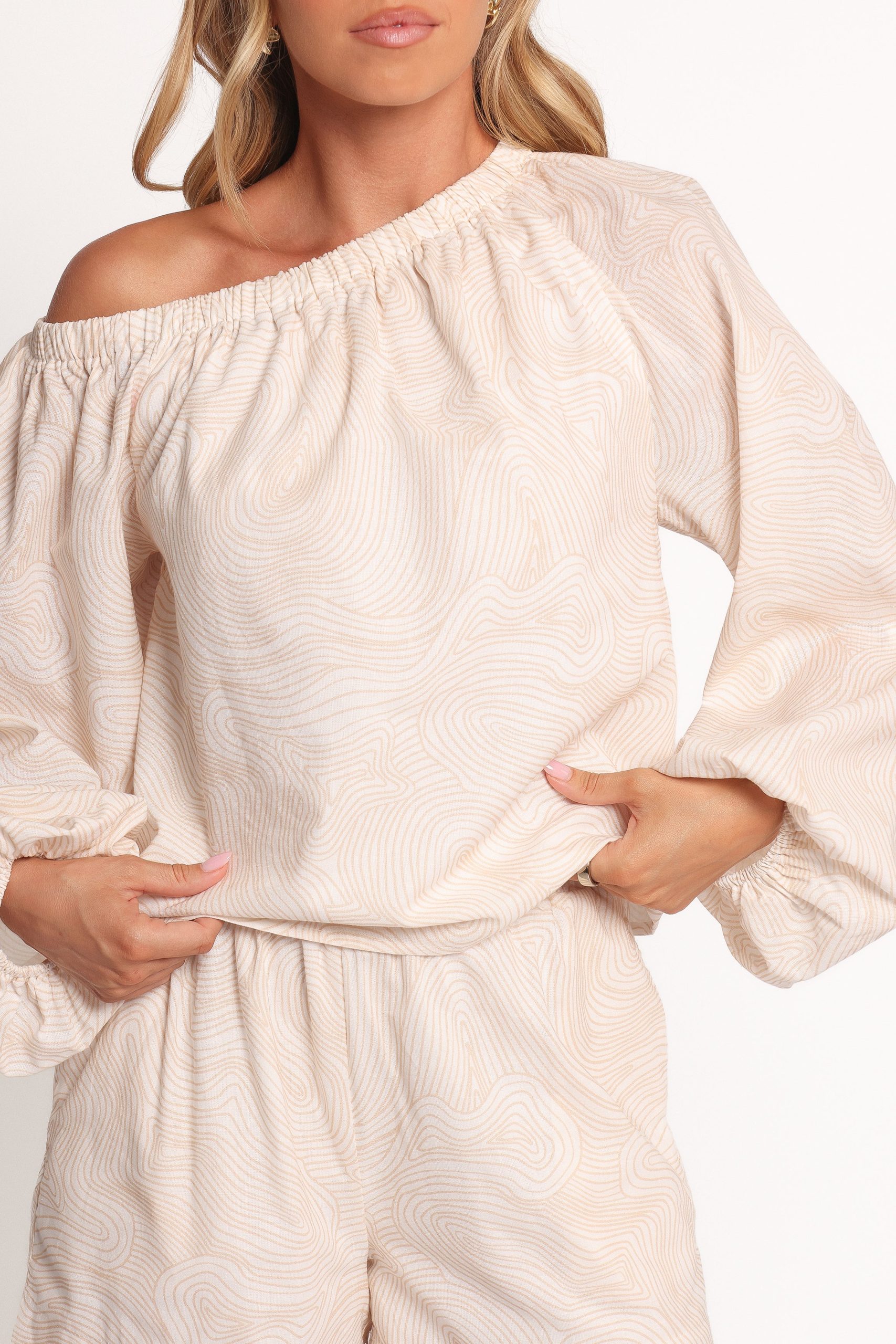 Zion Off Shoulder Long Sleeve Top - Tan Swirl - Image 3